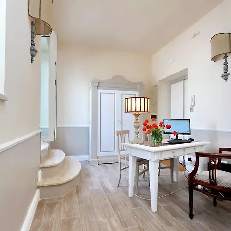Penthouse With Panoramic Terrace At The Colosseum Appartement
