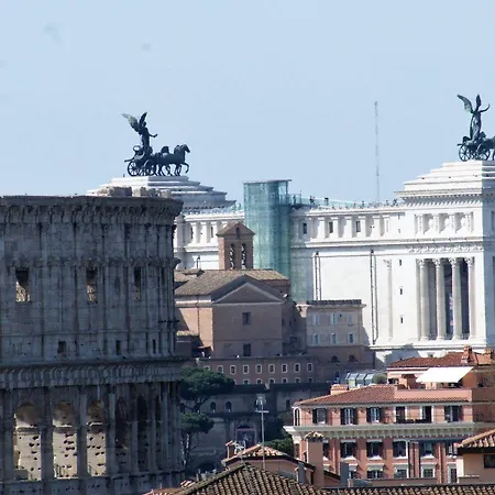 Penthouse With Panoramic Terrace At The Colosseum Appartement